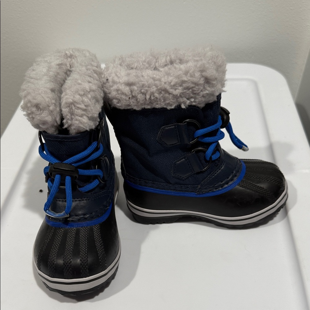 Sorel Kids Snow Boots in Black and Blue